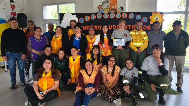 El personal del CDI ‘Pequeños Capitanes’ de Candelaria se capacitó en evacuación 