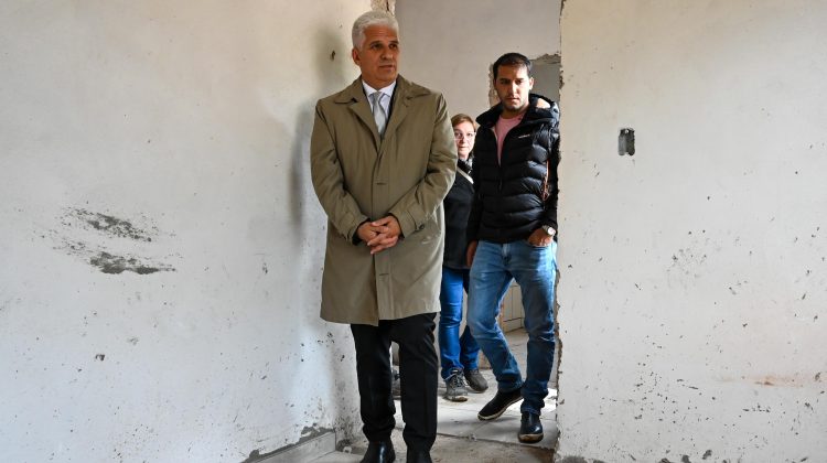 El Gobernador visitó las 16 viviendas que se construyen en El Trapiche
