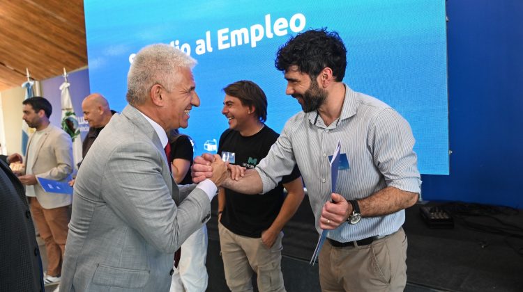 El Gobierno entregó más de 90 certificados para fortalecer la actividad privada de la provincia