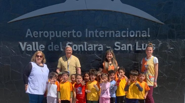 Alumnos del Jardín ‘Ardillitas’ visitaron el Aeropuerto Internacional del Valle del Conlara