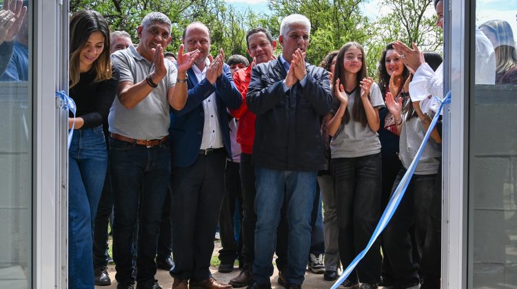 Poggi inauguró las obras de refacción y puesta en valor del salón del camping municipal de Papagayos