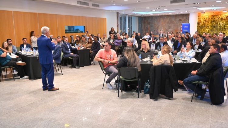 Pastores evangélicos de toda la provincia celebraron su día junto al Gobernador